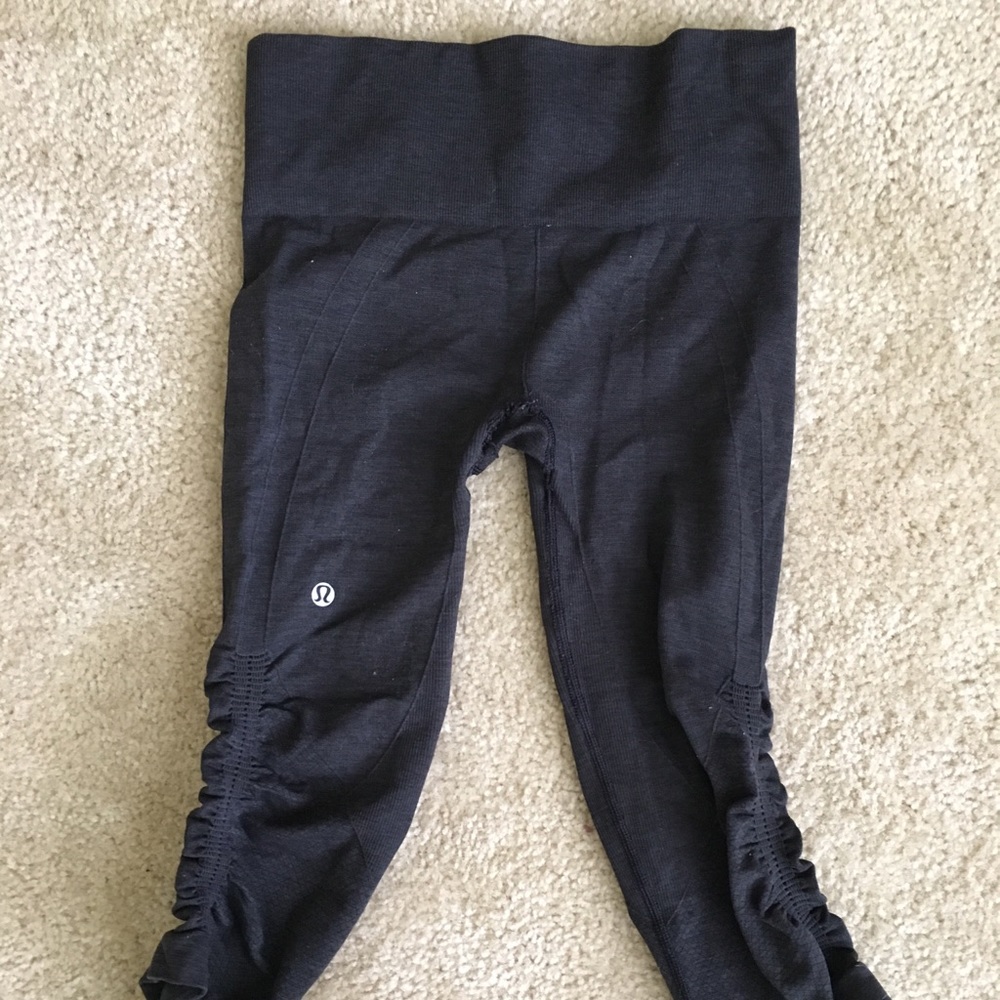 Black  lululemon capris